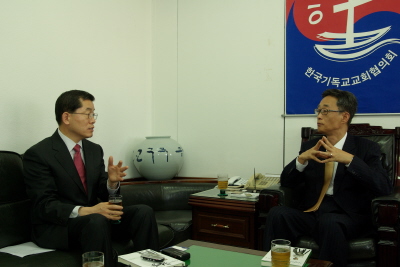 잇따른 대선 주자들 NCCK 방문 "약자 위한 경제 정치 펴야" 권 총무 권면