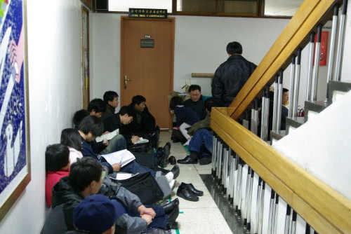 교회에 공권력 난입 '엄중 대처하겠다'